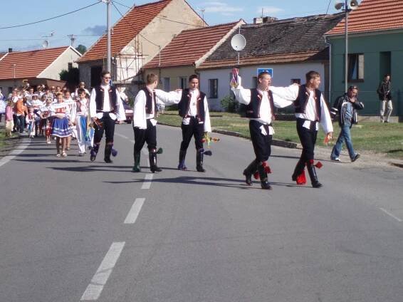 Život v obci - Krojované hody - Oficiální stránky obce Sedlec u Mikulova