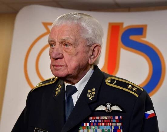 Smrt pilota Bočka (†100) zasáhla i prezidenta: „Stal se legendou,“ říká Pavel