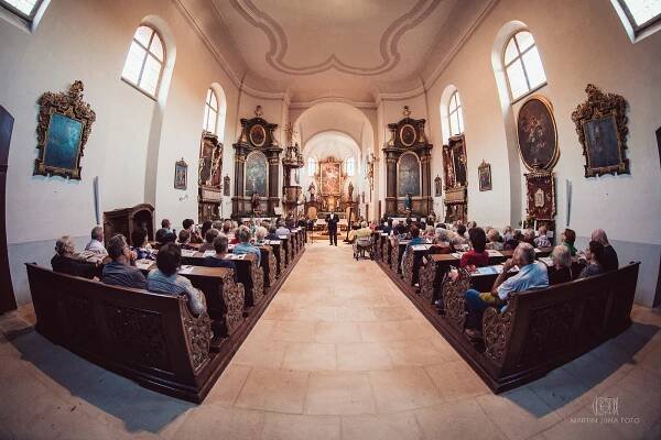 Další koncert Procházek uměním seznámil v Manětíně s potomky hraběnky Lažanské