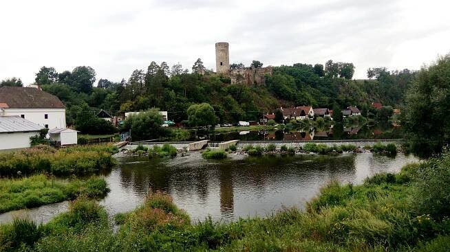 File:Dobronice u Bechyně, weir 02.jpg - Wikimedia Commons