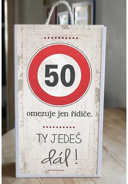 there is a sign that says 50 on it and the words are written in french