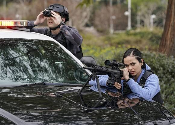 Zbrojnice - Lockdown - Z filmu - Lina Esco