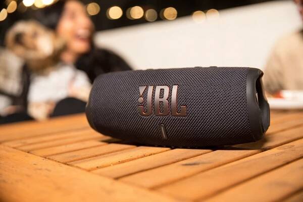 JBL Charge 5 šedý