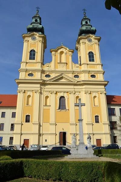 Soubor:Nitra - Kostol sv. Ladislava.jpg – Wikipedie
