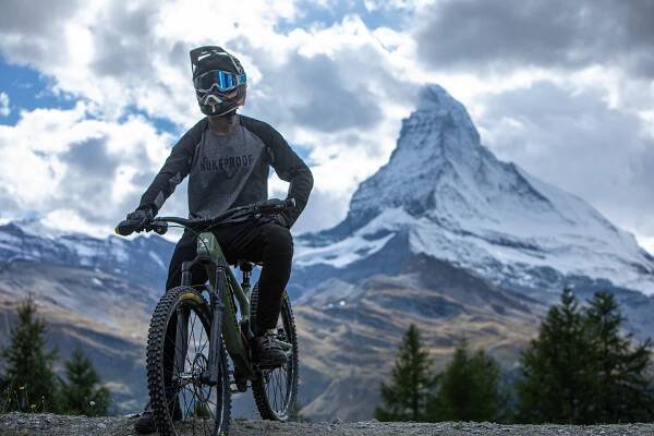 Novinka: Nukeproof Giga - 180 milimetrů vepředu i vzadu | DoleKOP.COM