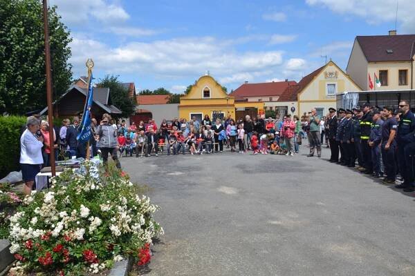 Na oslavě bylo hezky - Oficiální stránka obce Dírná