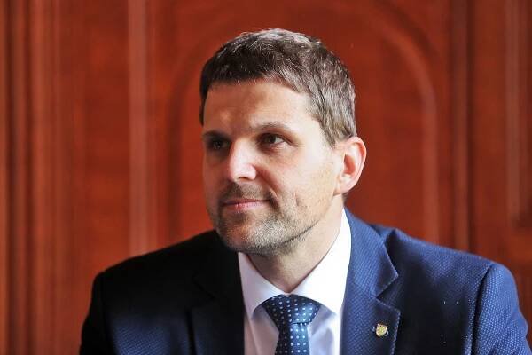 „Dům po babičce“ nespadl z nebe. Ministr životního prostředí reaguje na kritiku projektu