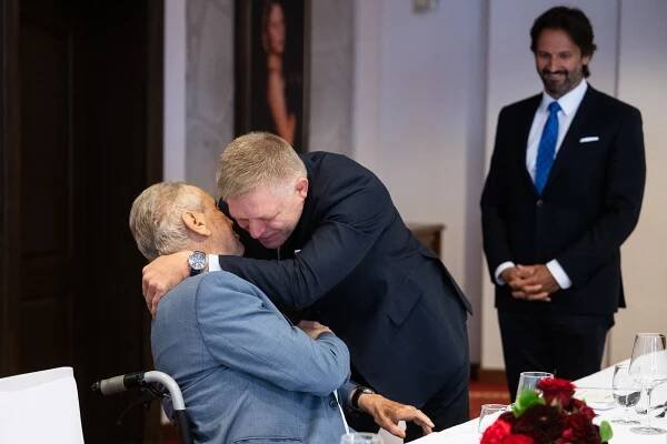 Exprezident Miloš Zeman oslavil své 80. ve... | Oslava 80. narozenin Miloše Zemana | iROZHLAS - spolehlivé zprávy
