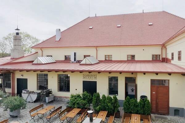 Pohled na lahvárnu od severu, 2024