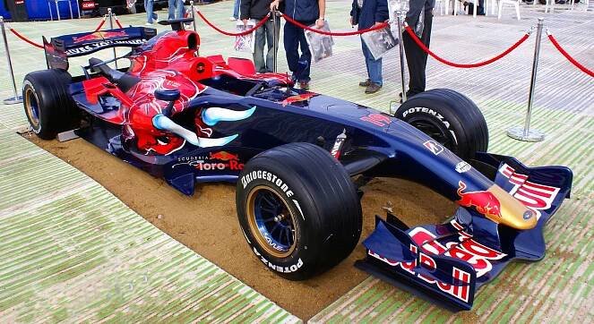 Soubor:Toro Rosso STR2 2007 London.jpg – Wikipedie