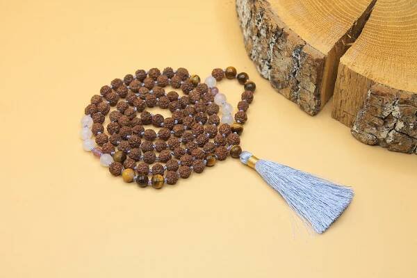 Japa Mala -  MĚSÍČNÍ KÁMEN, LEPIDOLIT, RUDRAKSHA, TYGŘÍ OKO - Image 3