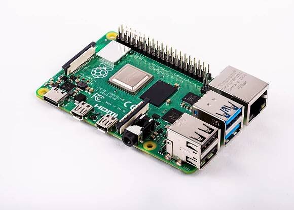 První pohled na Raspberry Pi 4 Model B – Zonepi blog