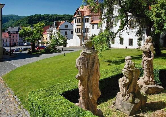 Národní kulturní památka Benešov nad Ploučnicí a co bylo před tím - Výlety obytňákem