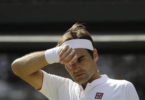 Překvapení! Federer skončil ve Wimbledonu už ve čtvrtfinále, Nadal téměř pětihodinové drama zvládl