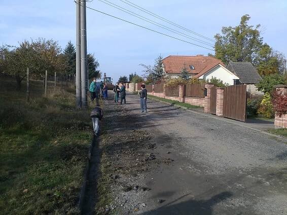 Oprava komunikace "ke hřišti" 2016