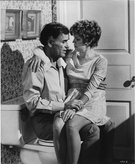 Anne Jackson and Gig Young in Milenci a dalsí cizinci (1970)