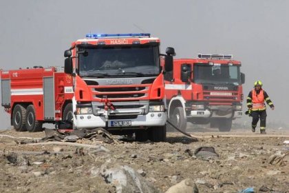 Vintířov: S požárem skládky odpadu bojovalo patnáct jednotek hasičů | ZPRÁVY - Karlovarský kraj | REGIONZAPAD.CZ
