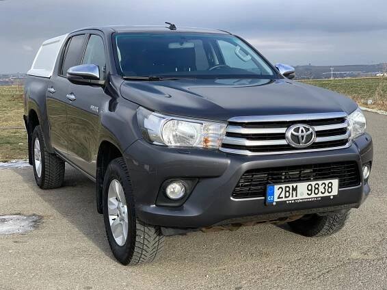 TOYOTA HILUX 2.4 D-4D 110 KW 4X4 LIVE/MANUÁL 2021/DPH - Výběrová auta