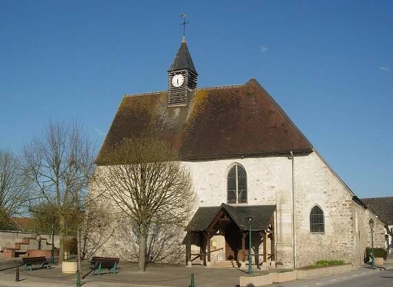 Súbor:Marigny-le-Châtel église extérieur.JPG