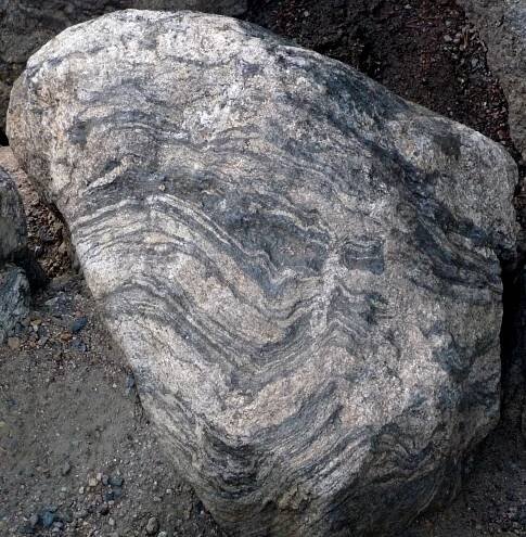 Súbor:Rocky Mountain National Park in September 2011 - banded gneiss rock near Bear Lake.JPG