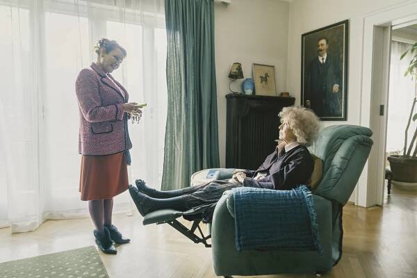 Lilly Forgách, Ilse Neubauer - Volejte policii 110 - Frau Schrödingers Katze - Z filmu