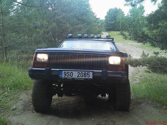 1994 Jeep Cherokee II XJ, 2. generace 4.0 benzín 143 kW 317 Nm