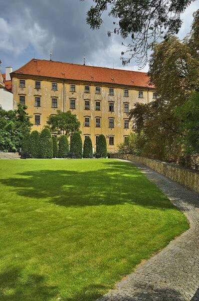 Soubor:Bývalý jezuitský konvikt, Olomouc.jpg – Wikipedie