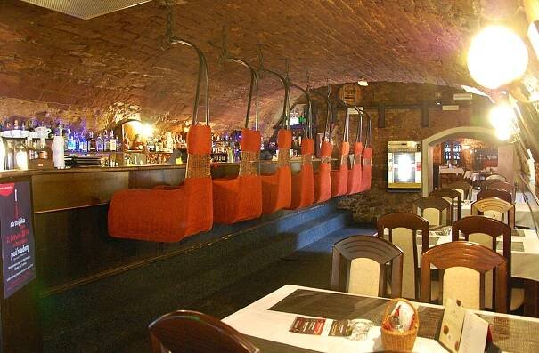 Pod Hradem - restaurace Trutnov, bar, zábavní klub, disco