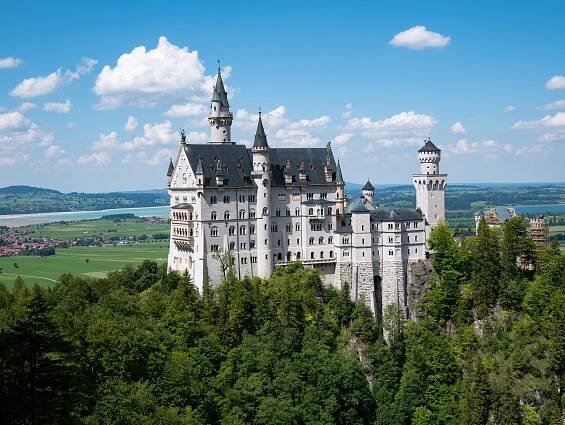 Visit the Neuschwanstein Castle - Wandering Around