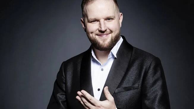 Lukáš Vondráček provede s Pražskými symfoniky oba Brahmsovy klavírní koncerty