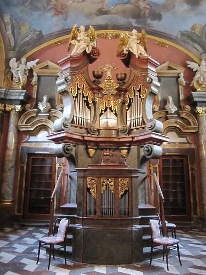 Soubor:Praha, Klementinum, Zrcadlová kaple, varhany.jpg