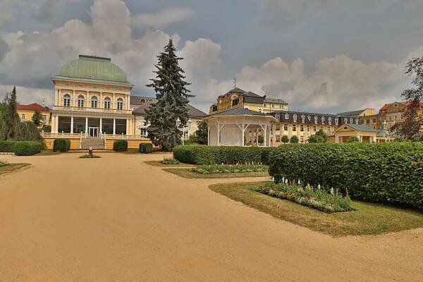 Františkovy Lázně opravují dlouhodobě zanedbaný pavilon Františkova pramene