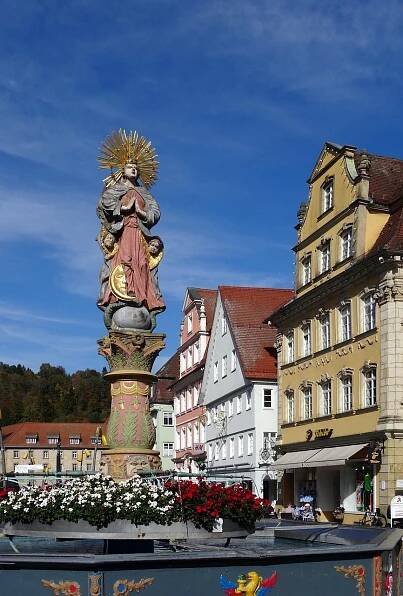 Švábský Gmünd, Kašna, Madonna V Aureole