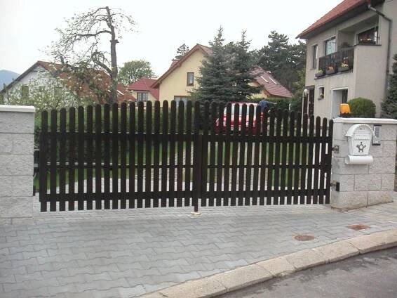 Vjezdové křídlové brány - SEFA spol. s r.o.