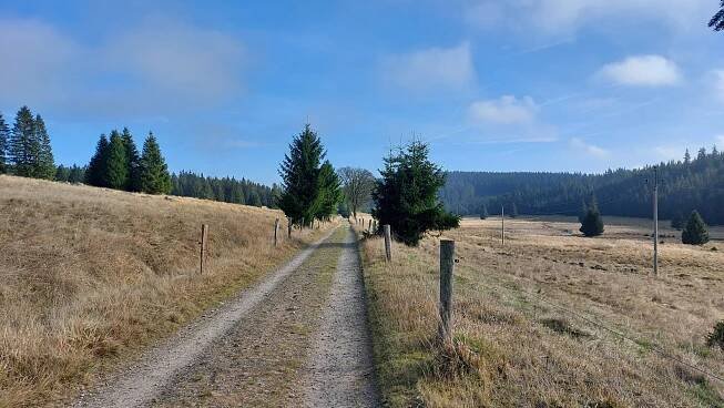 Přebuz (Rolava) – Chaloupky: Jsou cesty, které nezevšední – KLUB ČESKÝCH TURISTŮ