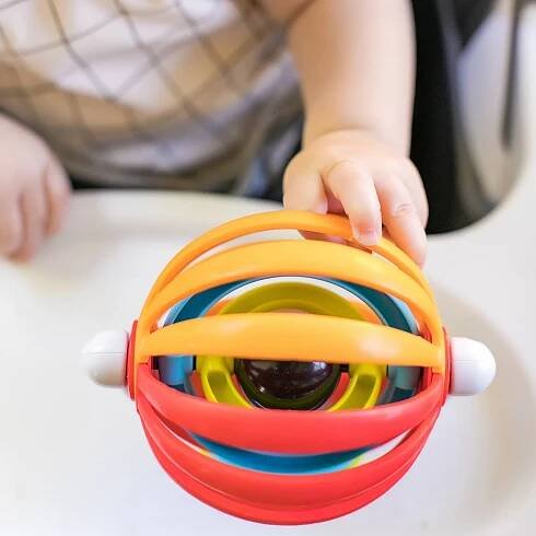 BABY EINSTEIN Hračka aktivní s přísavkou Sticky Spinner TM