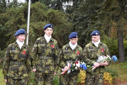 Studenti vojenské školy v Sokolově uctili památku válečných veteránů