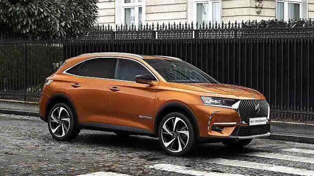 DS 7 Crossback je francouzské SUV, které dopředu pozná nerovnosti na silnici