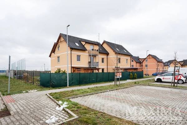 Prodej Byt 2+1, Barikádní, Nehvizdy, okres Praha-východ
