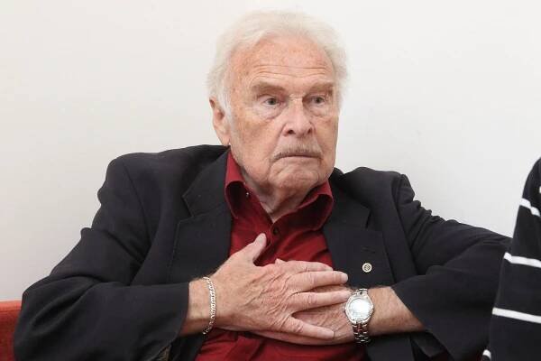 Na Tháliích působil unaveně a sešle, teď zase pookřál: Usměvavý Luděk Munzar (82) byl v rozhlase ve svém živlu