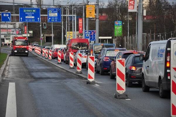 Dopravu v Plzni komplikují opravy na Rokycanské. Hotovo bude za tři týdny