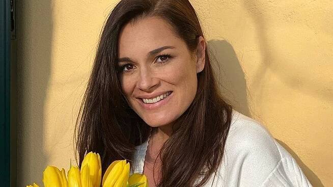 Přírůstku do rodiny už se nemůže dočkat: Těhotná Alena Šeredová se pochlubila svým holým bříškem