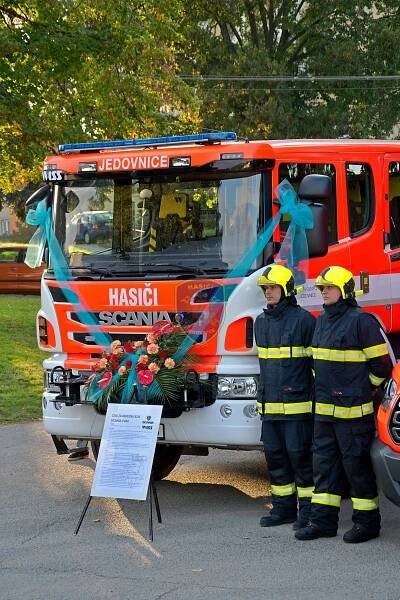 SDH Jedovnice | Slavnostní předání nové CAS