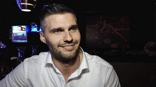 První rozhovor fešáka Radka Filipiho o jeho vztahu s Lucií Bílou. Otevřeně promluvil o věkovém rozdílu, který je dělí