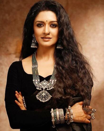 Vimala Raman : Net Worth, Height, Weight, Age, Affairs, Wiki, Facts and Figures 10