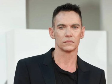 Post your questions for Jonathan Rhys Meyers