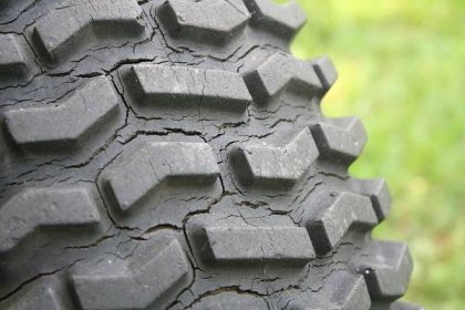 File:Weather-cracked Tire.JPG - Wikimedia Commons