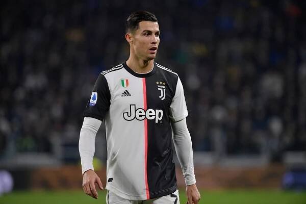 Ronaldo nehrál ani hodinu a střídal. Ve vzteku opustil hřiště i stadion