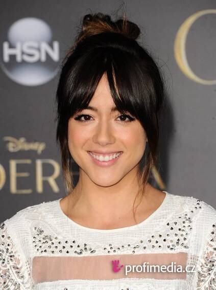 Chloe Bennet - celebrity účes - HappyHair