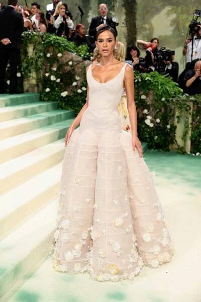 Bruna Marquezine-met-gala-2024-every-look-10